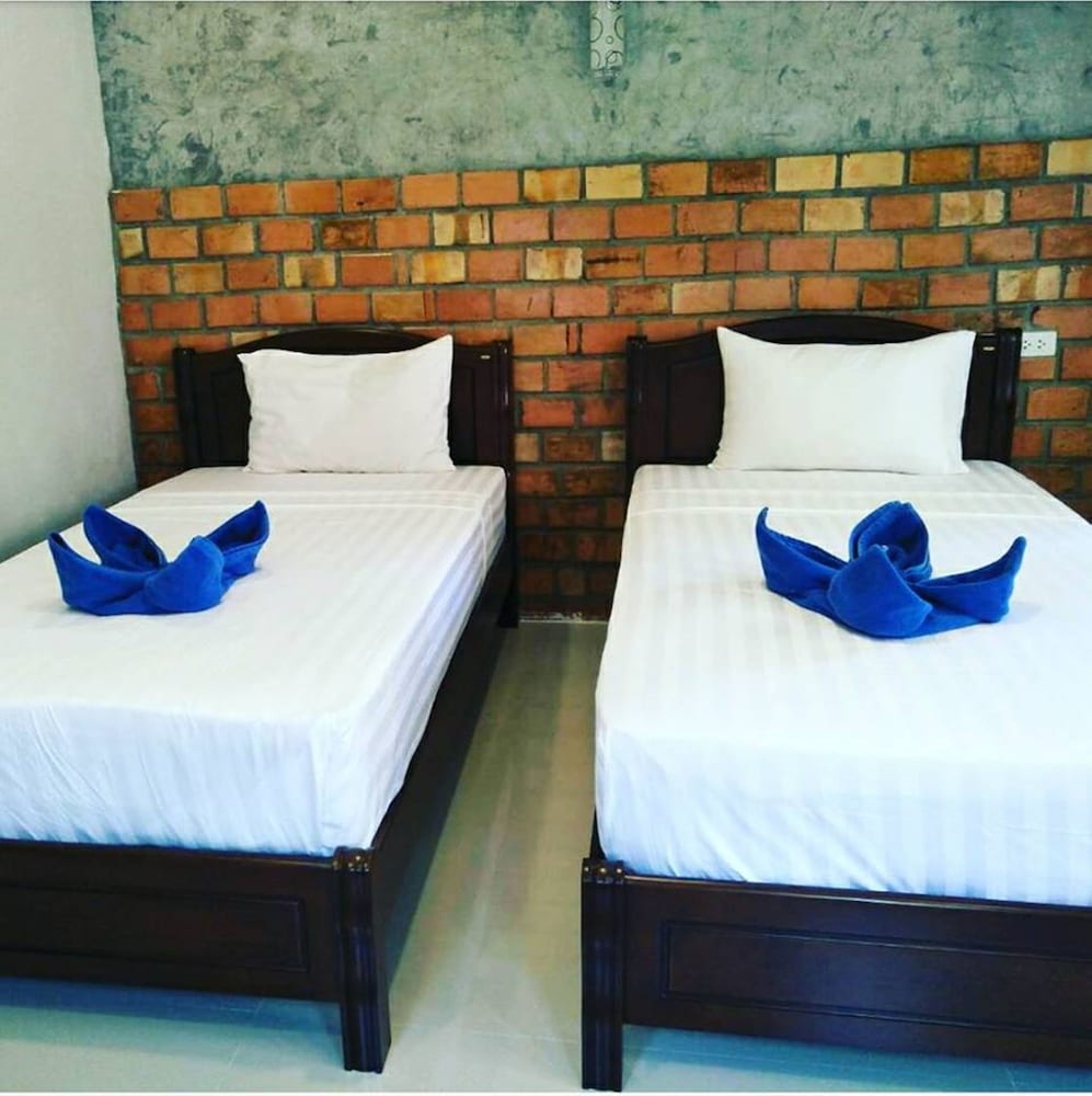Lanta New Beach Bungalows 12/50