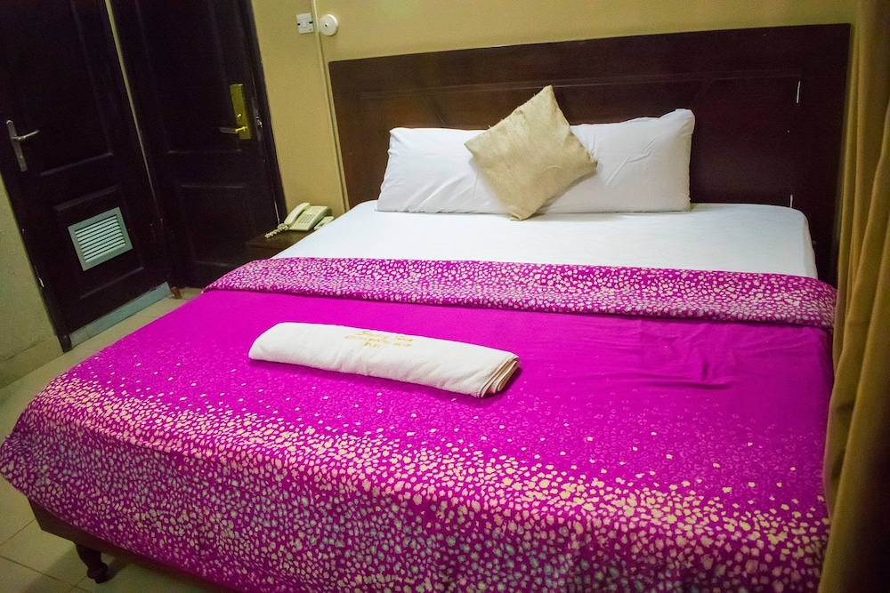Golden Destiny Hotel Limited 23/100