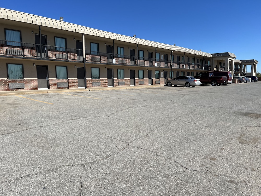 Hotel 81 El Reno 14/19