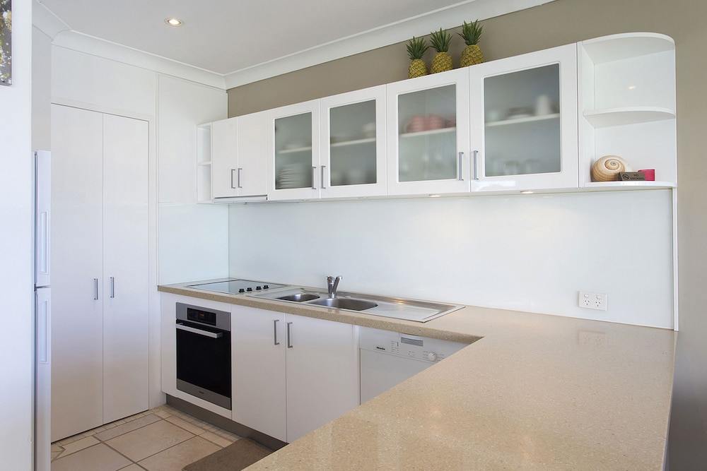 NOOSA SHORES RESORT 62/70
