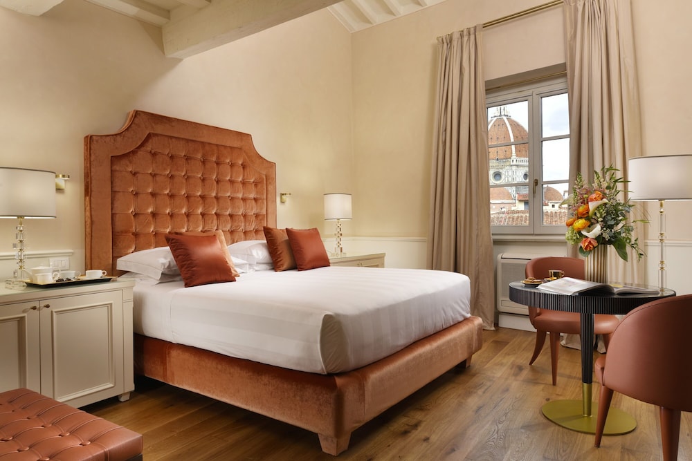 LUXURY, SUITE, KING BED, CITY VIEW, HOT TUB
