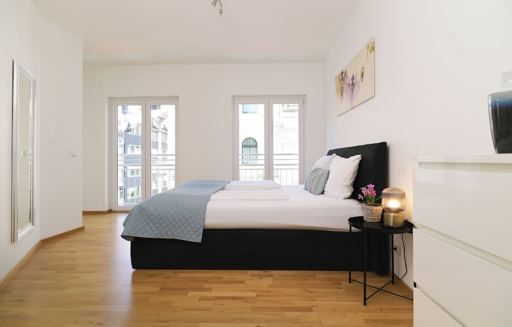 Graf-Adolf Apartments 7/69