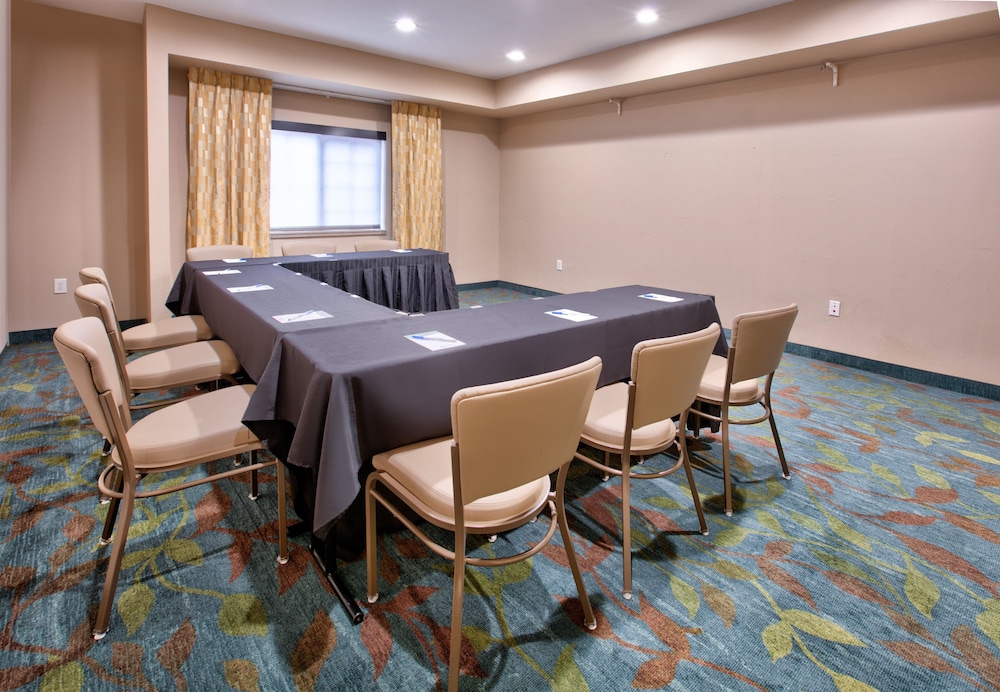 Candlewood Suites DFW South 36/39