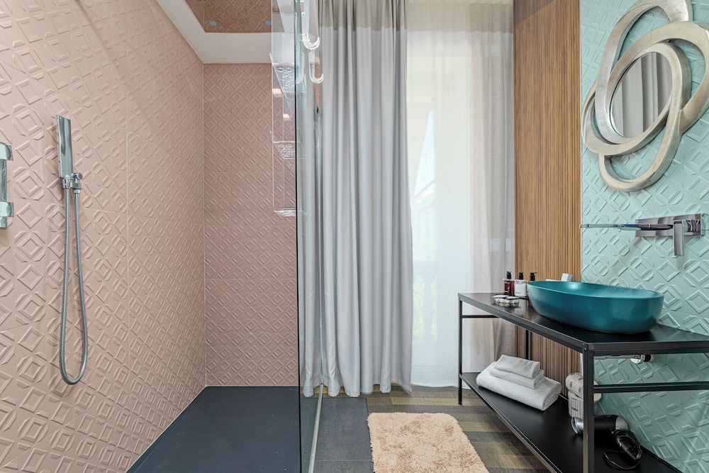 Kkult Boutique Hotel 56/57