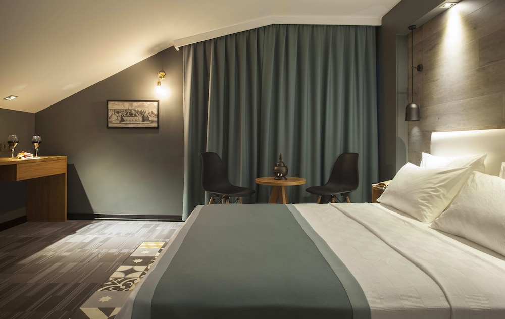 JUNIOR SUITE, CITY VIEW