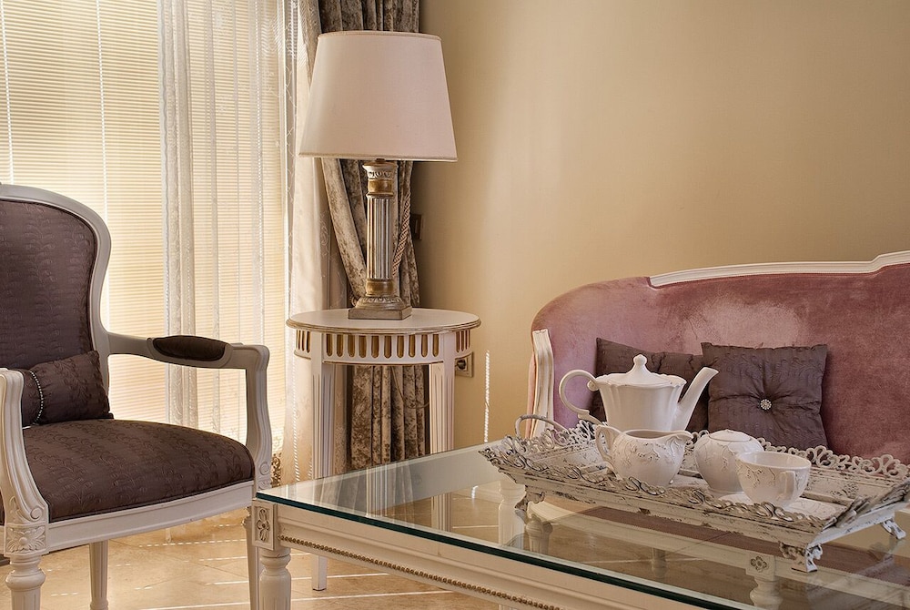 Carina Hotel 36/72