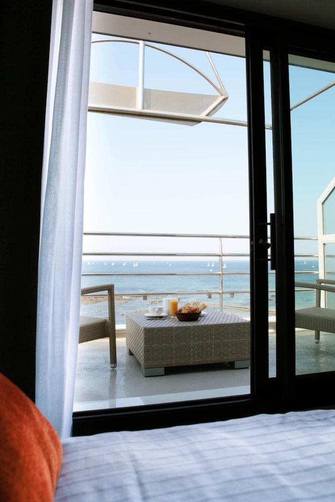 Atlantic Hotel 16/46