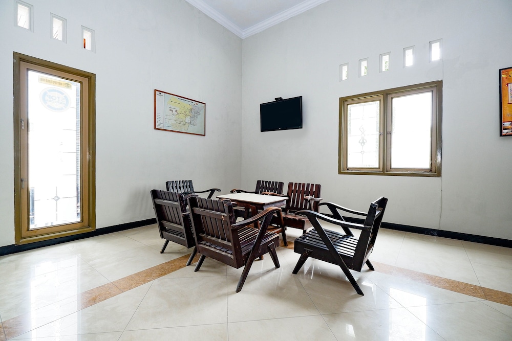 OYO 2436 Hotel Kencana 40/52
