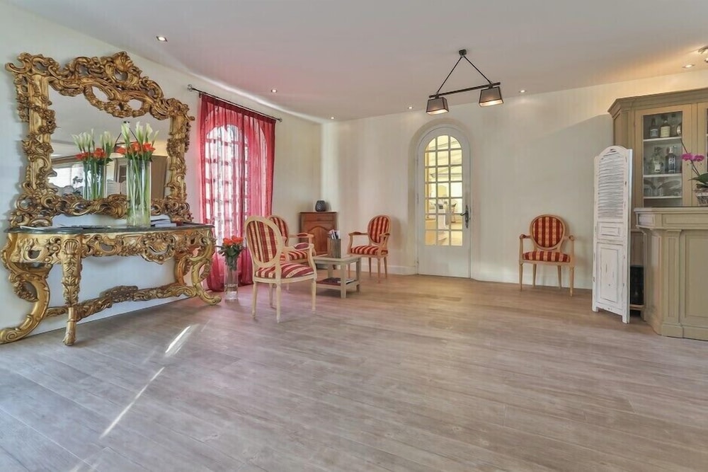 Hôtel De La Fossette 21/40