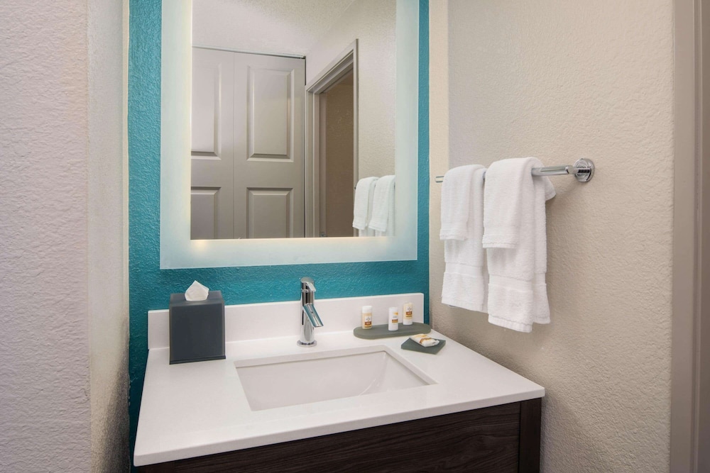 La Quinta Inn & Suites by Wyndham Atlanta Airport North 19/60