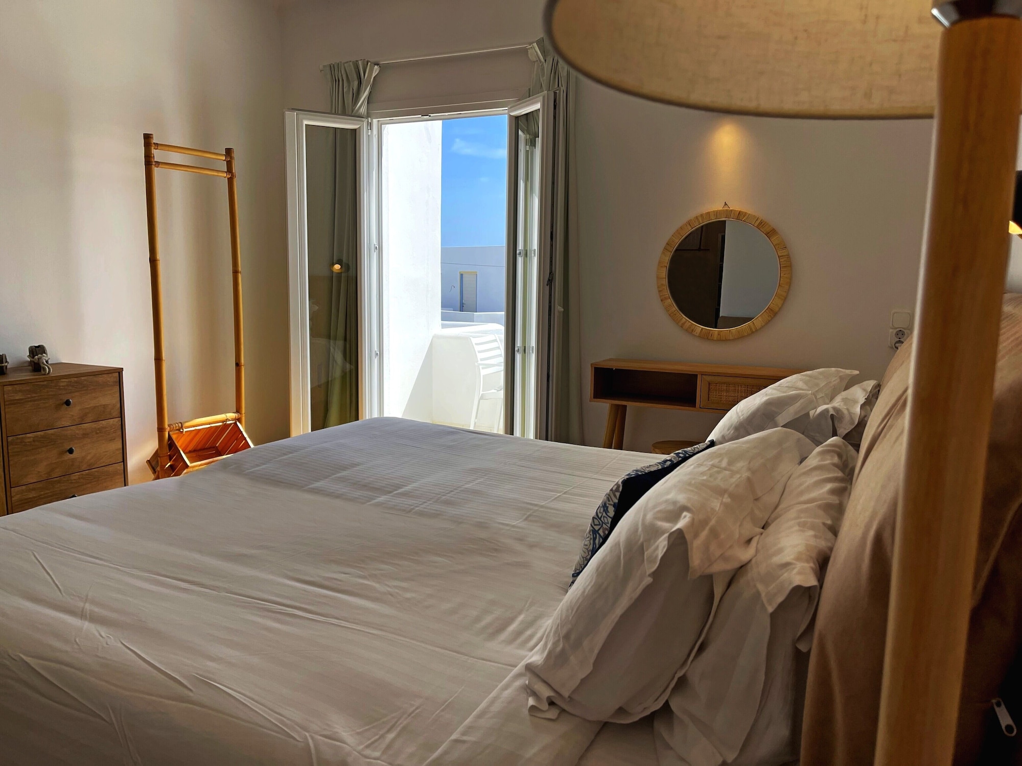 Room, Queen Bed, Village View, Sofa، Adonis Hotel Studios & Apartments 5/7