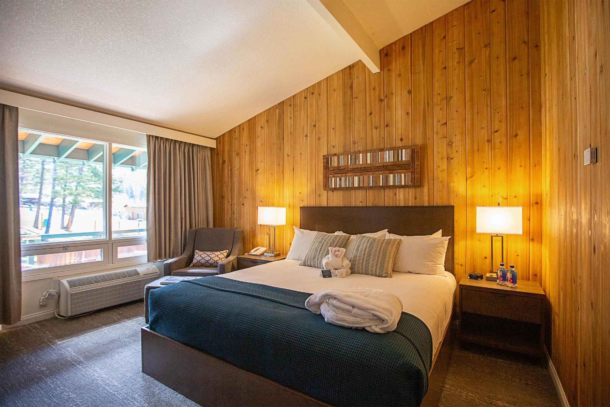 Deluxe, King Bed, Fairmont Hot Springs Resort 1/6