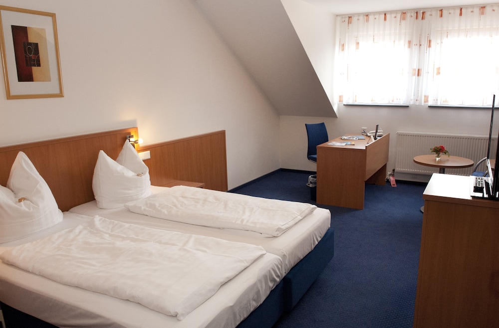 Hotel & Restaurant Goldener Pflug 28/77