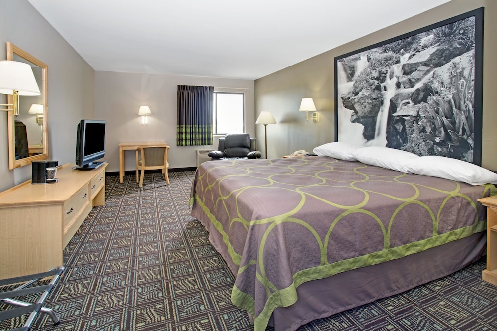 Super 8 by Wyndham Fort Collins 8/41