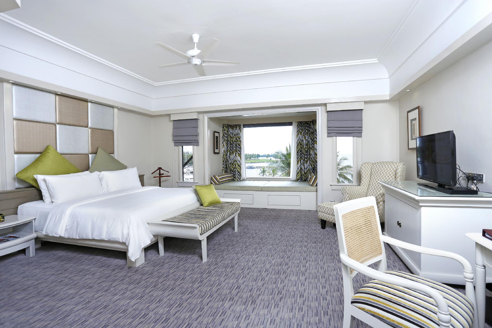 Magellan, Club, Sea View