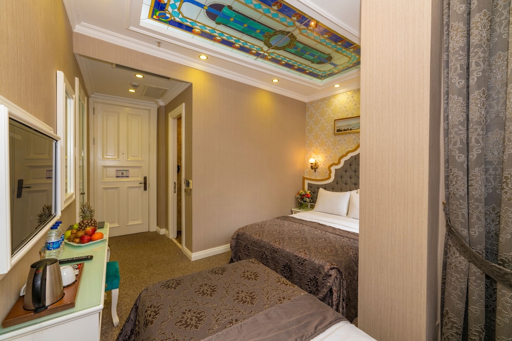 Alpek Hotel 12/67