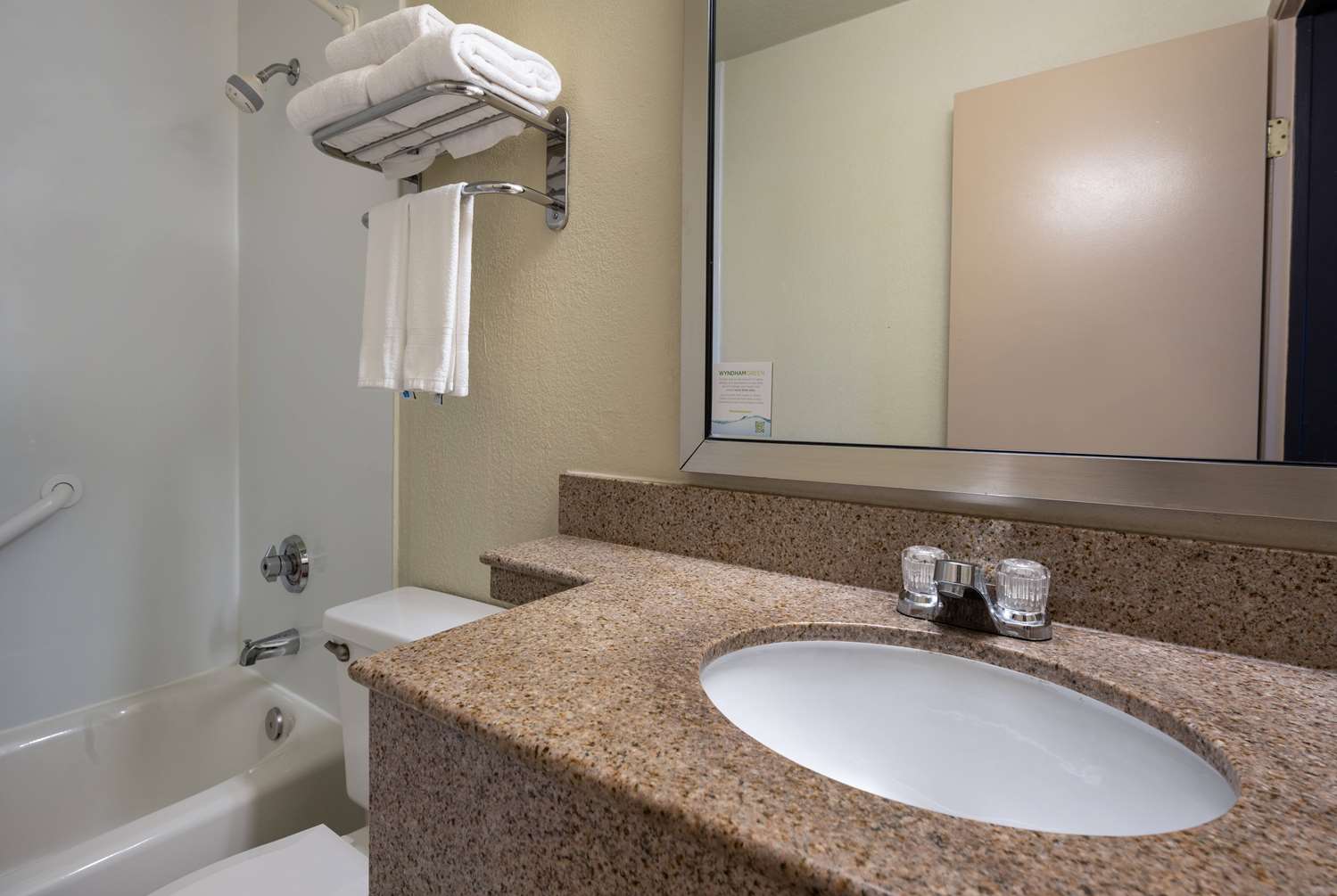 Days Inn By Wyndham Encinitas Moonlight Beach 44/46