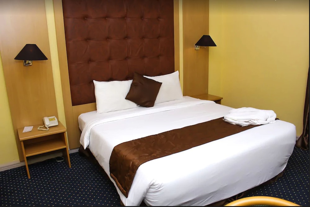 Bolingo Hotel Towers 5/17