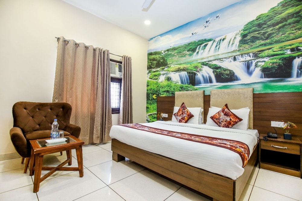 Hotel Karan Residency 8/50