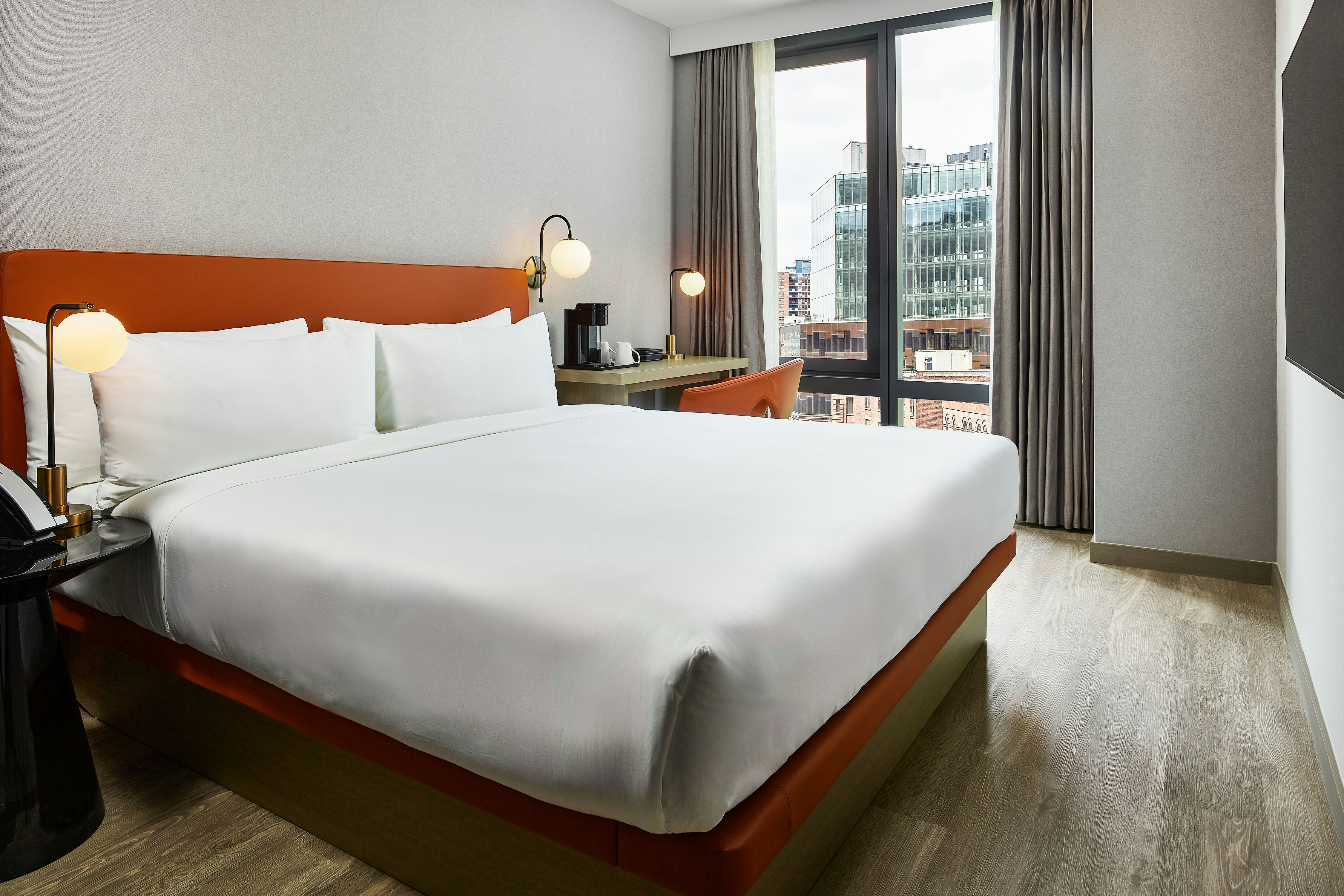 ROOM, KING BED