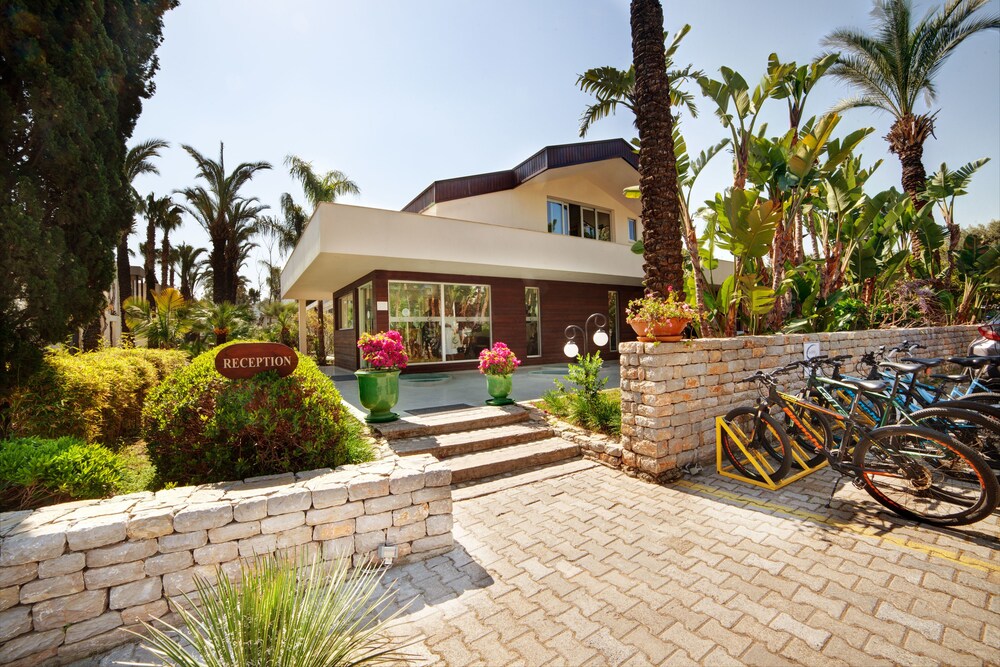 The Lifeco Bodrum Well-Being Detox Center 50/50
