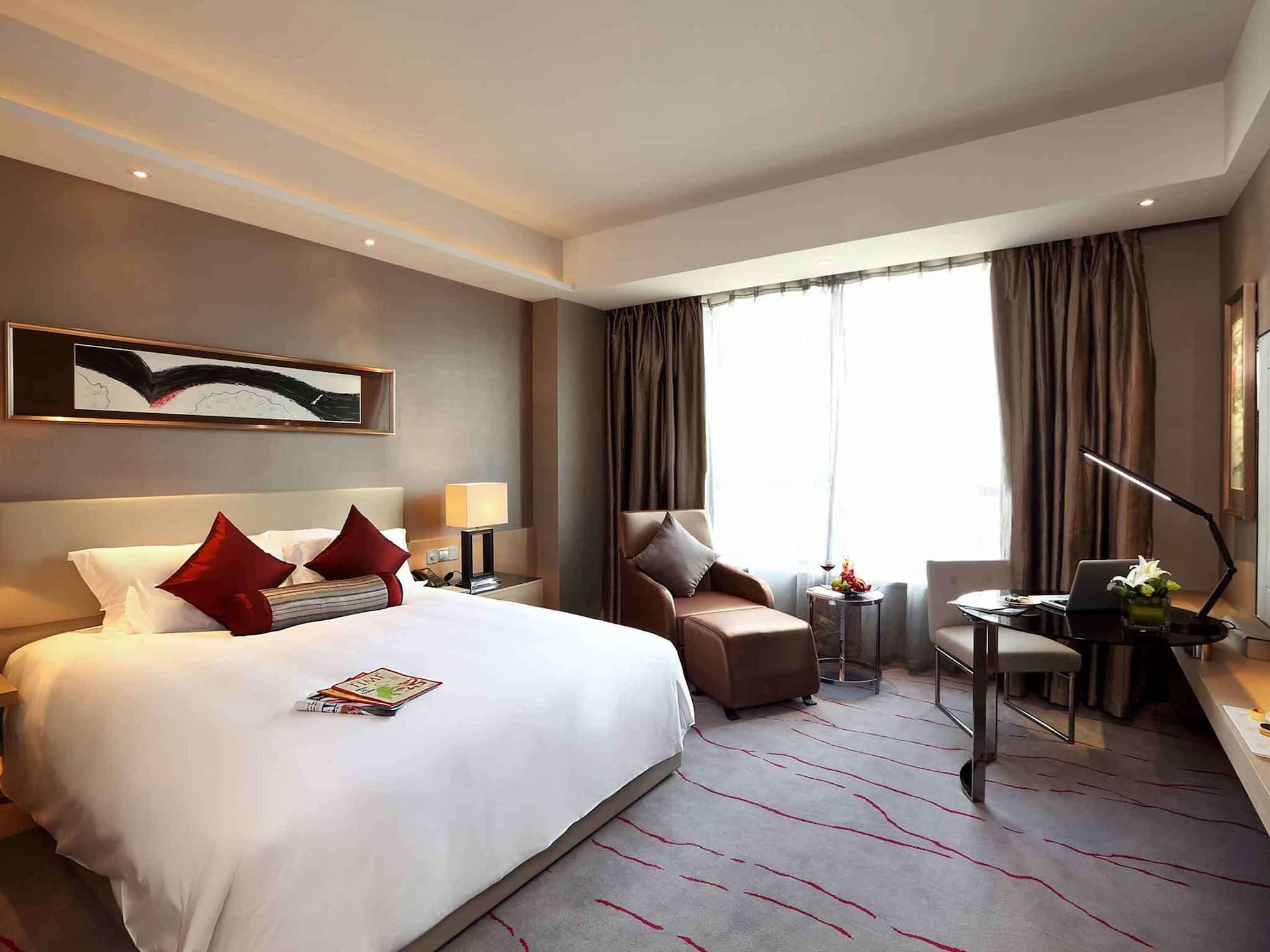 SUPERIOR, KING BED