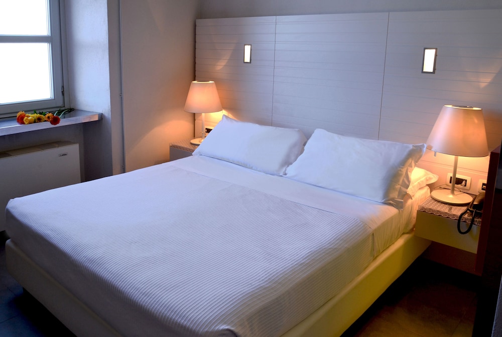 COMFORT, DOUBLE OR TWIN BED, JETTED TUB