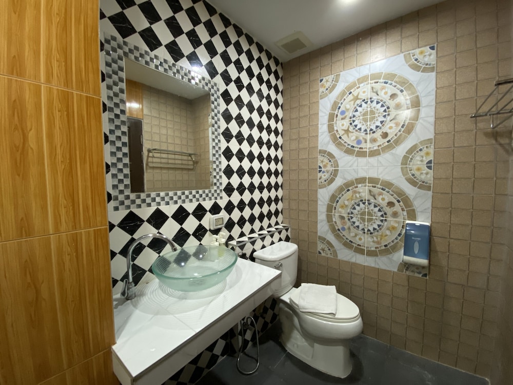 77 Patong Hotel & Spa 43/50