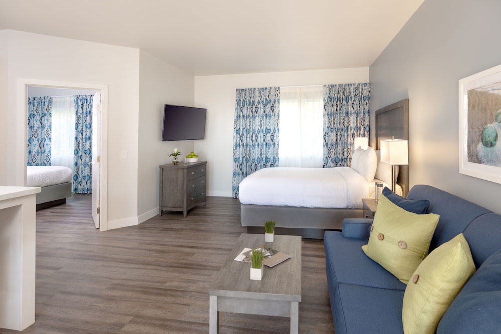 The Beachfront Inn & Suites At Dana Point 27/40