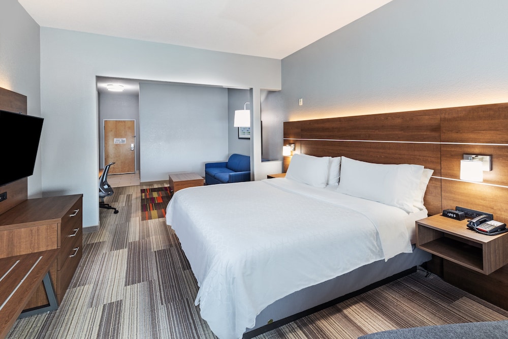 Holiday Inn Express Hotel Suites Hutto 32/72