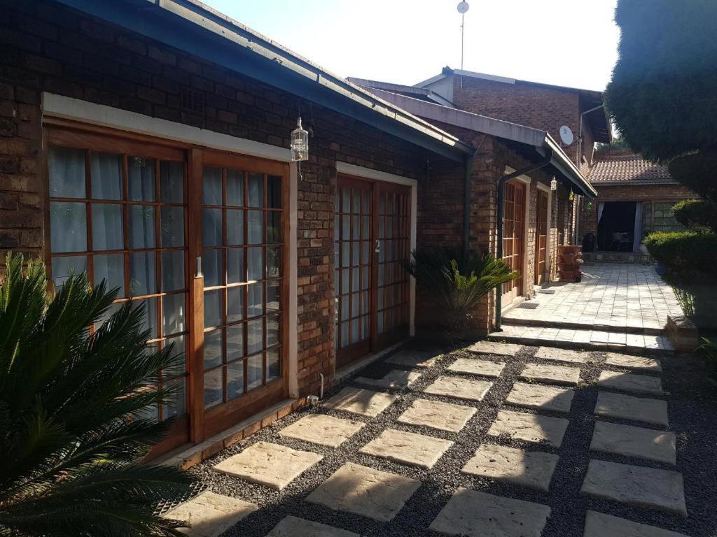 Royal Villa Guesthouse 1/17