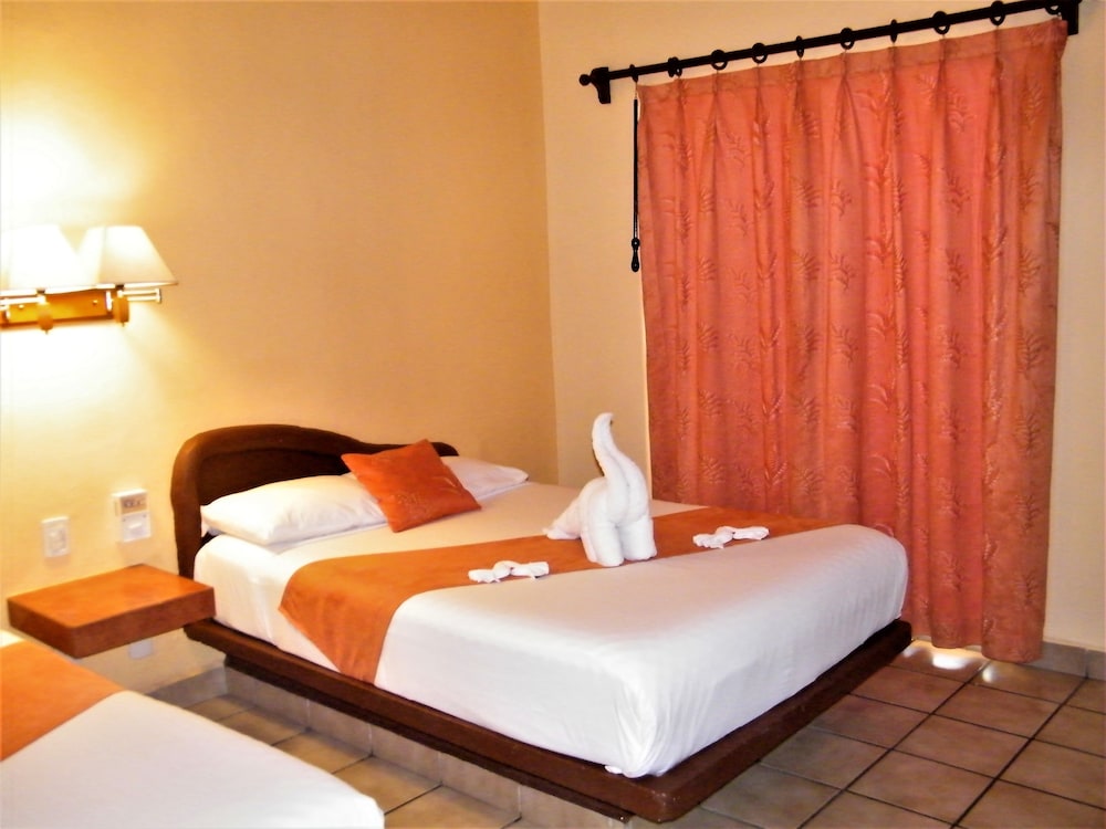 Hotel Lunasol 12/71