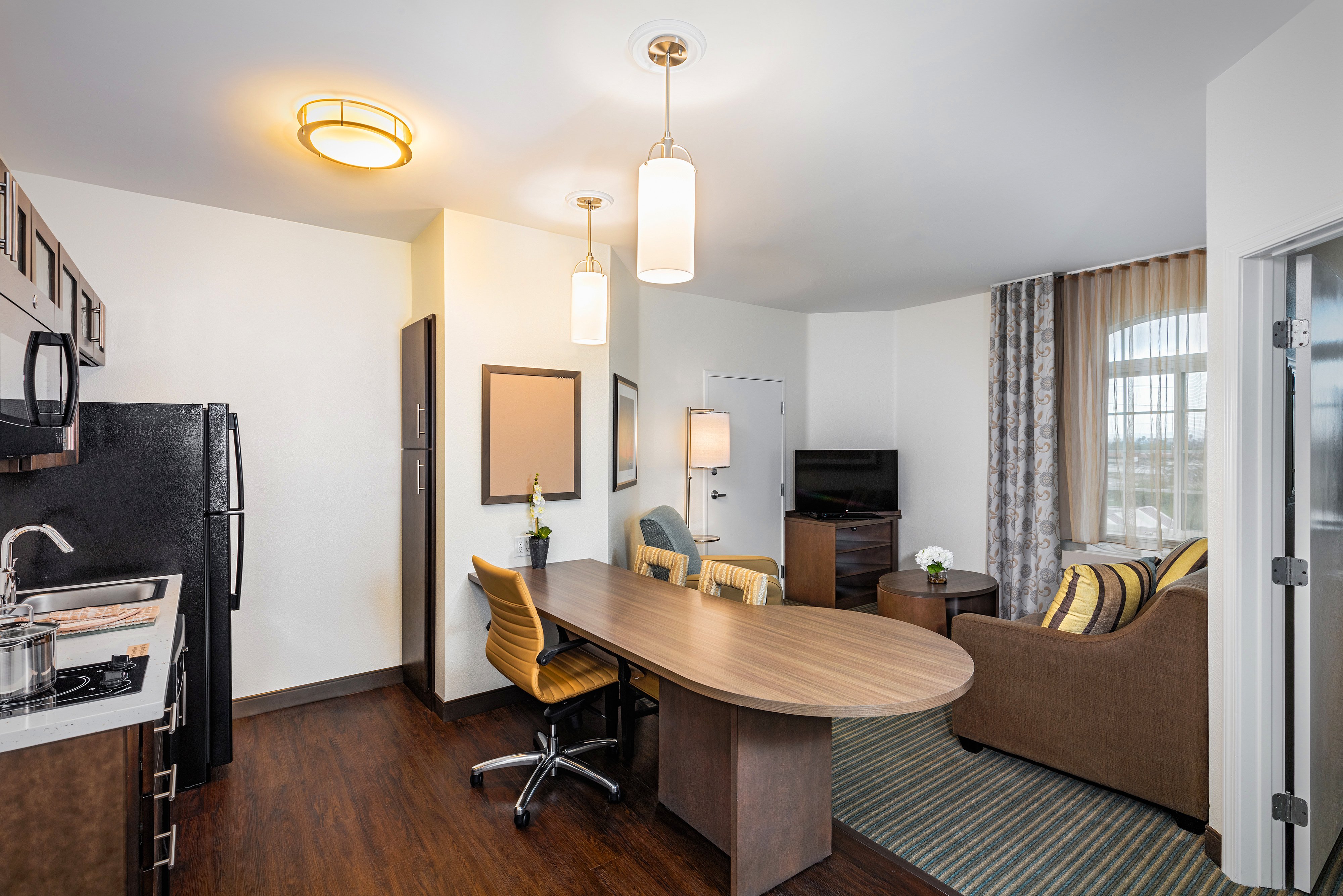 Candlewood Suites Anaheim - Resort Area 31/36