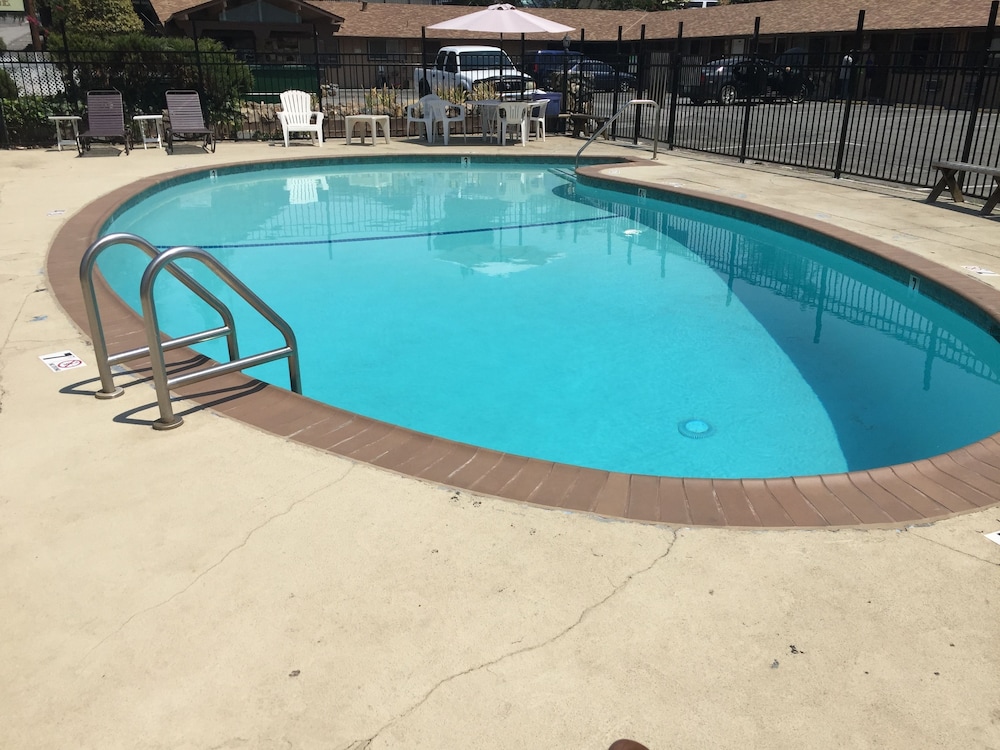 Holiday Lodge 36/66