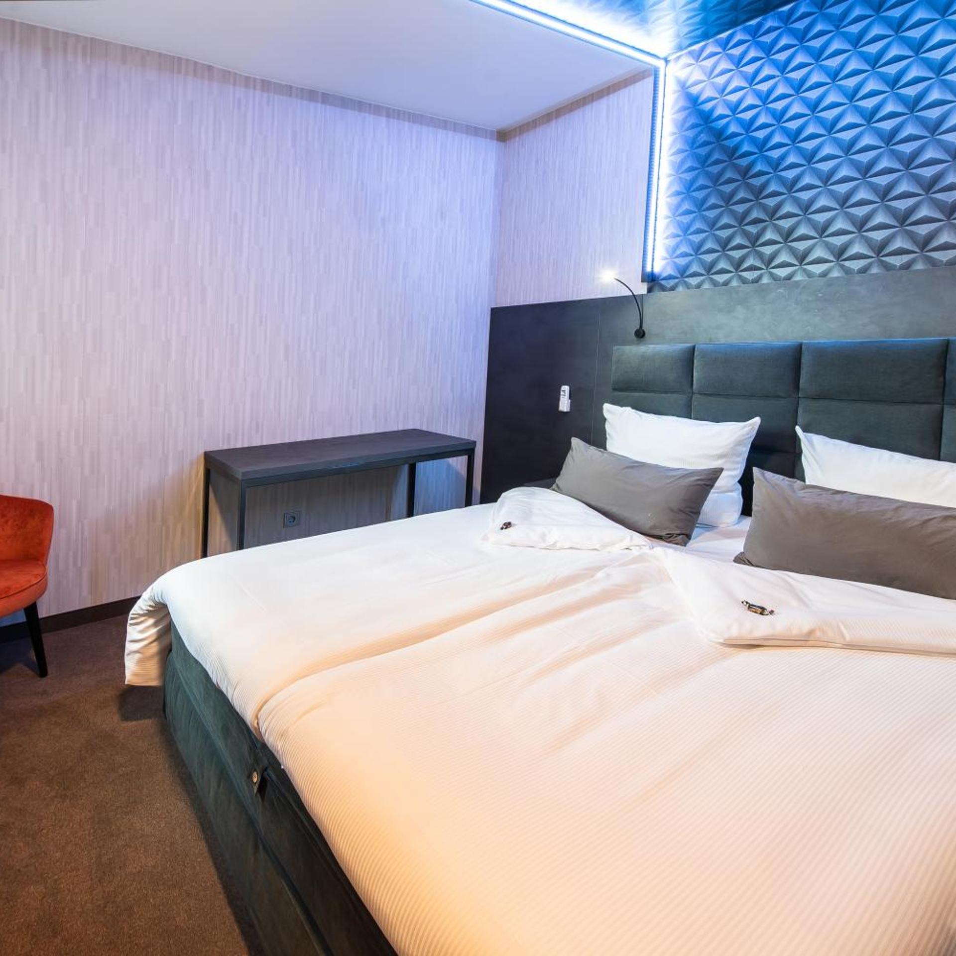 Executive, Suite