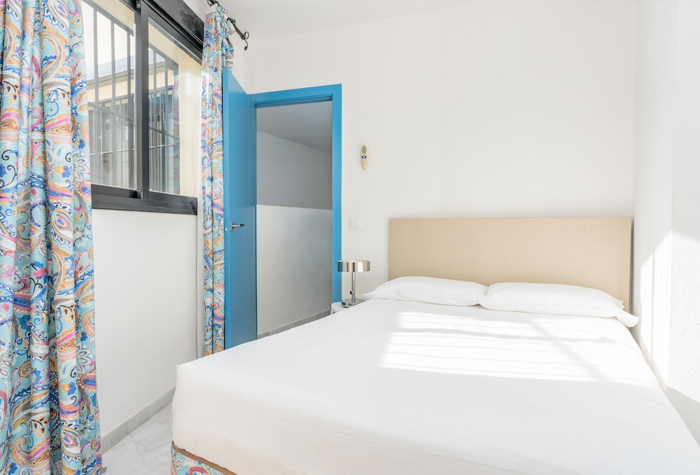 3 BEDROOMS, APARTMENT