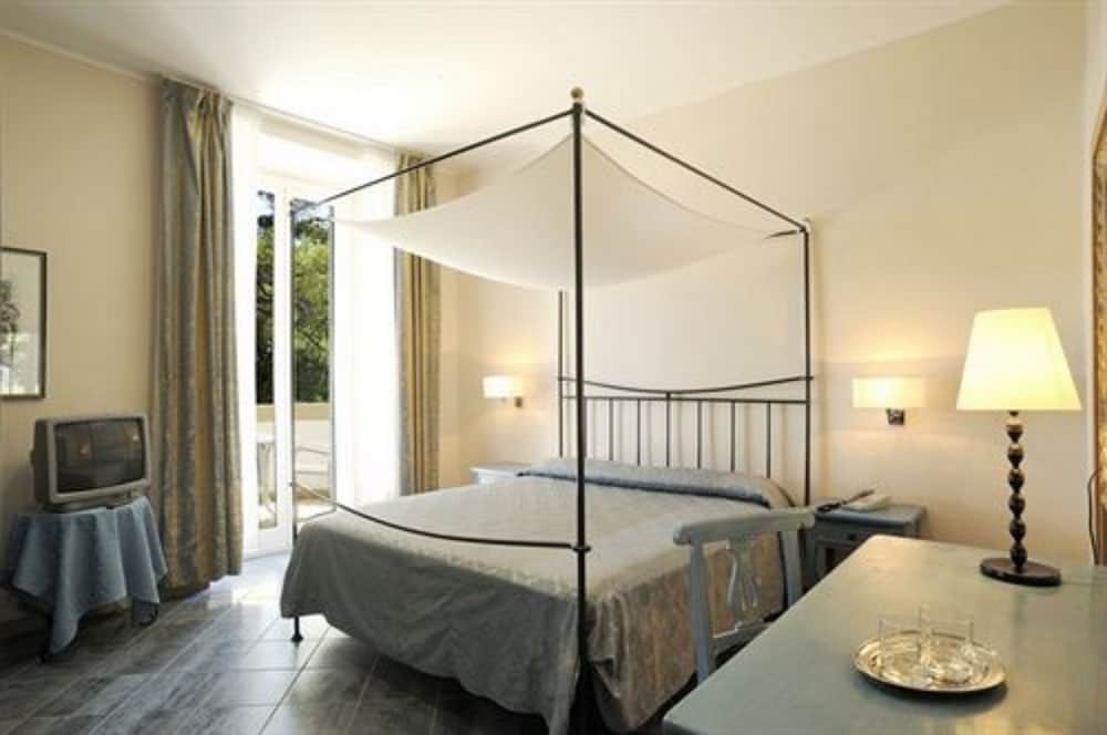 Grand Hotel Mediterranee 11/64