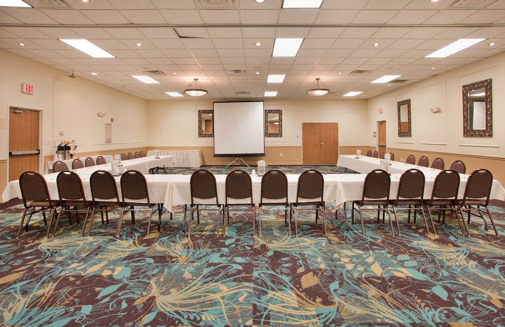 Holiday Inn Express Hotel Suites Beatrice 60/76