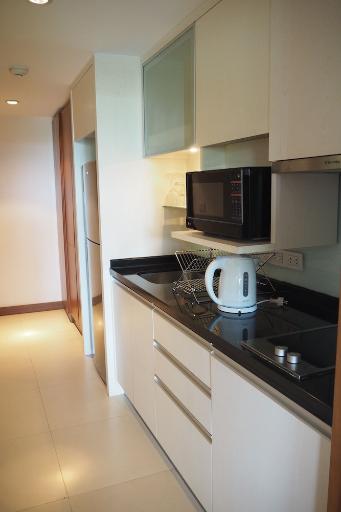 Woodlands Suites Serviced Residences 50/50