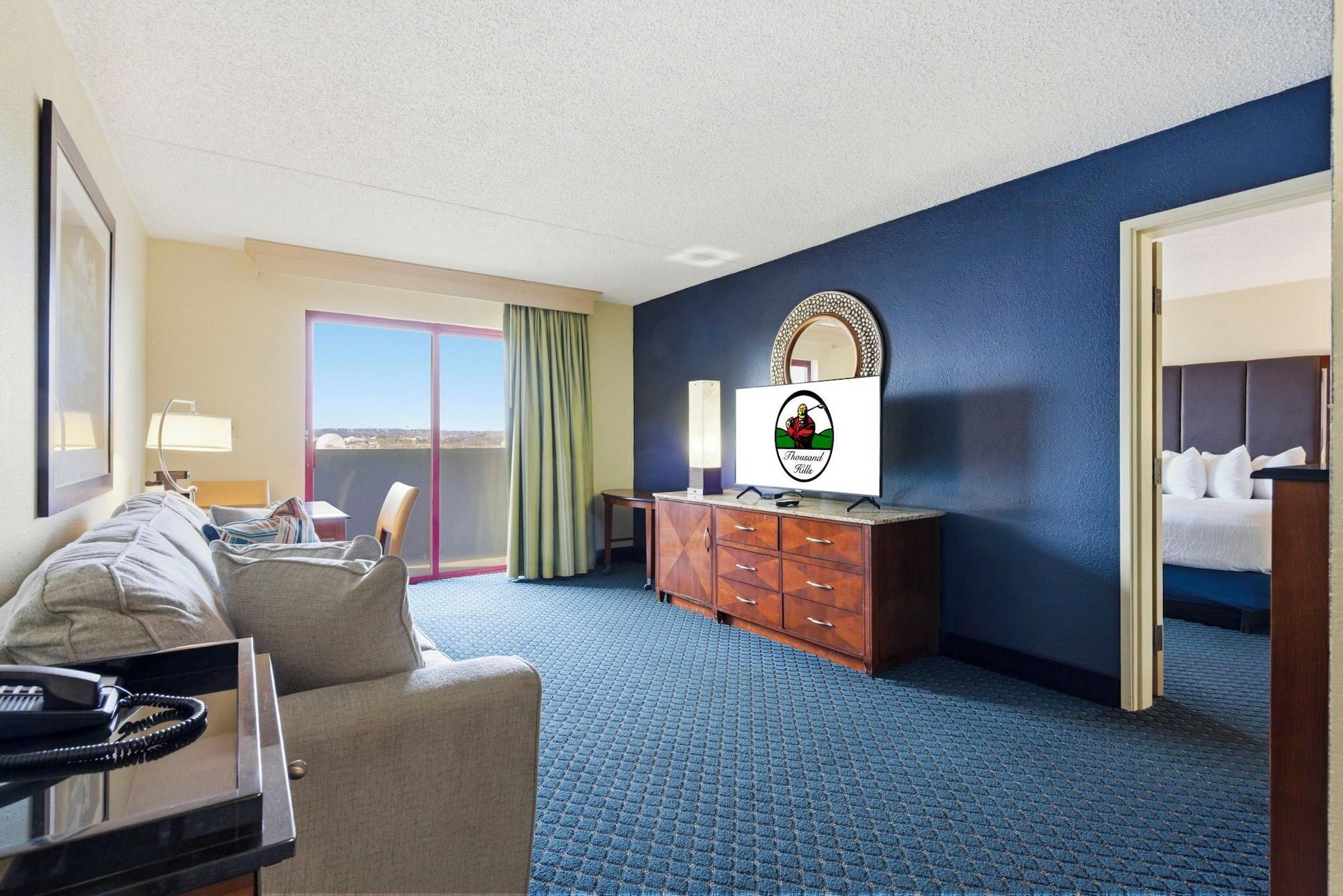 جناح بسرير كينج، Thousand Hills Resort Hotel 2/6