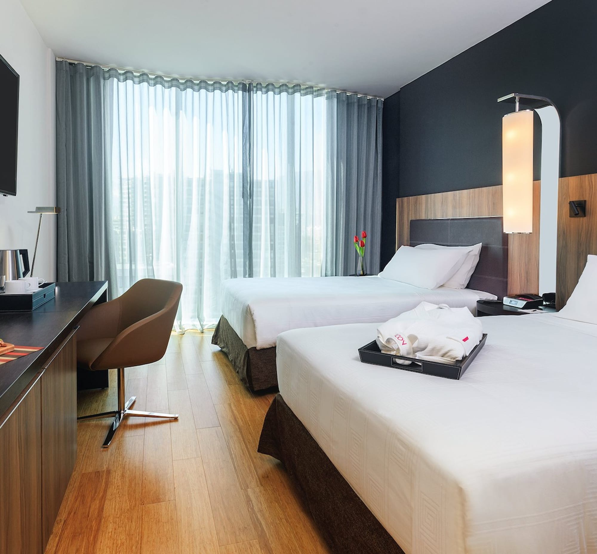 DELUXE, TWIN BEDS