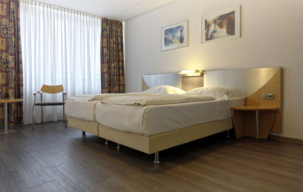 ROOM, TRIPLE