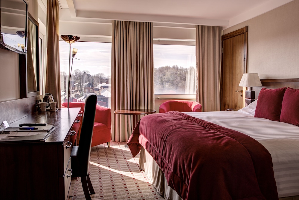 Stormont Hotel 8/44