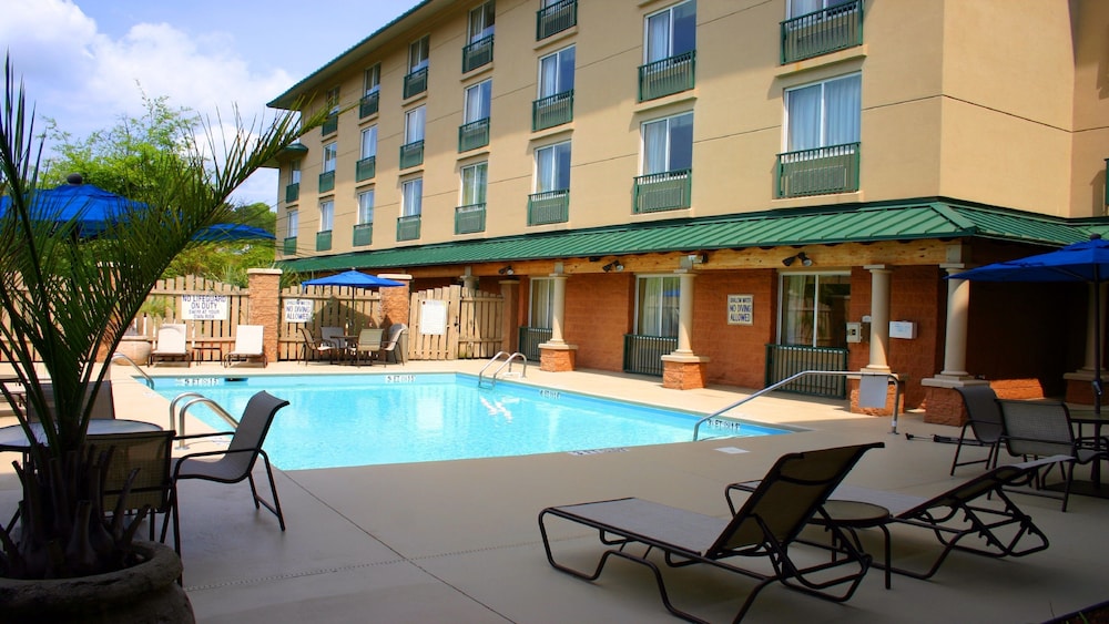 Holiday Inn Express Bluffton At Hilton Head Area 11/80
