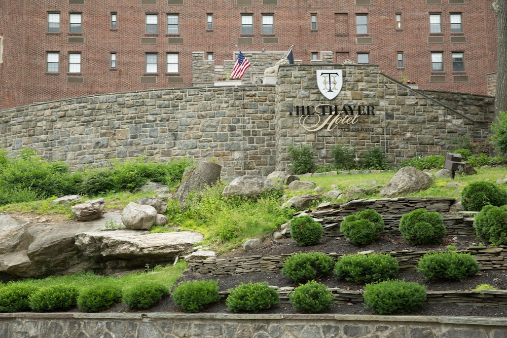 The Thayer Hotel At West Point 58/62