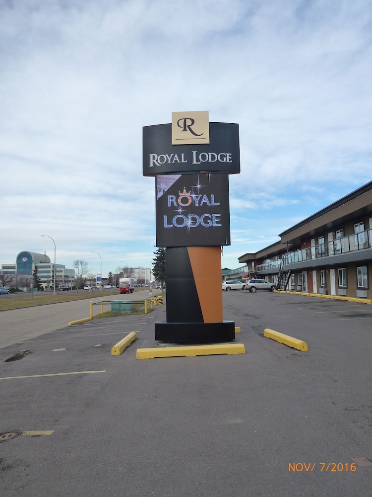 Royal Lodge Motel 45/50