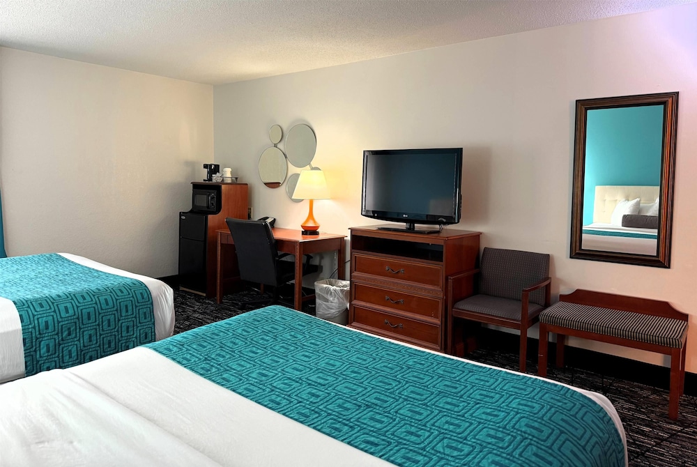 Howard Johnson By Wyndham Evansville East 12/36