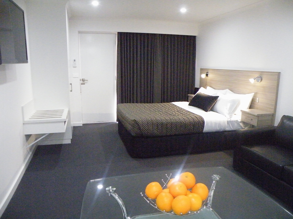HAMILTON LONSDALE MOTEL 22/58