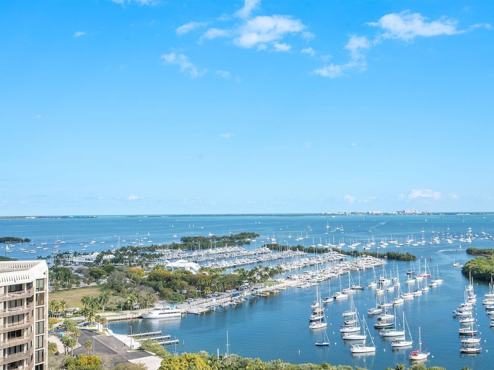 Miami Vacation Rentals - Coconut Grove 56/60