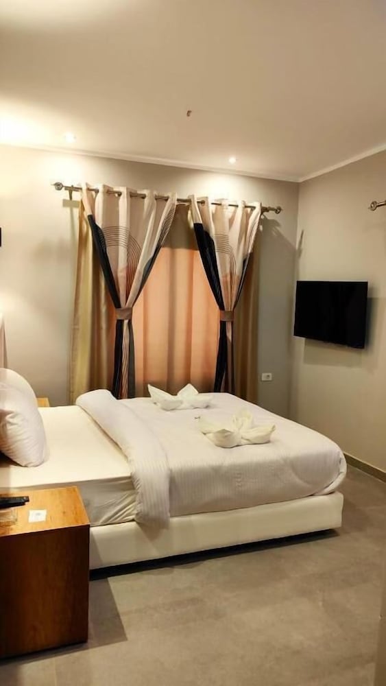 1 BEDROOM, APARTMENT, CITY VIEW